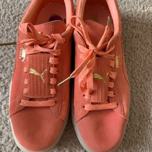 Pumas size 6.5 big kids